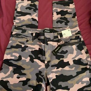 🔥Fabulous Express Soft Camo Pants NEW!